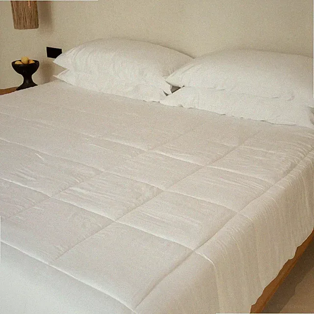 Aeptom Bamboo Sateen Comforter Full/Queen 88"x90" White All-Season NEW OPEN BOX