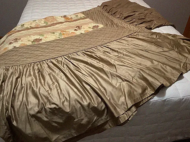 Vintage Atlas Bedspread Co. Luxurious Sateen Bedspread Full/Double Bed